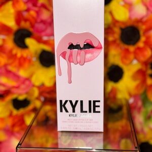 Kylie Cosmetics Lip Kit in Soft Pink